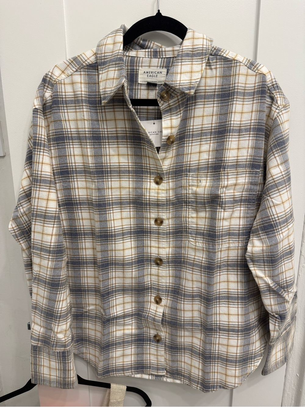 American Eagle Outfitters Cream & Blue Plaid Button-Up Shirt